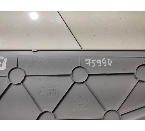 Пластик салона (правый)