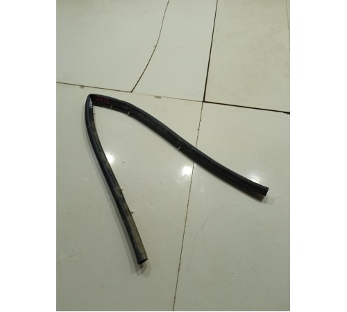 Уплотнитель капота