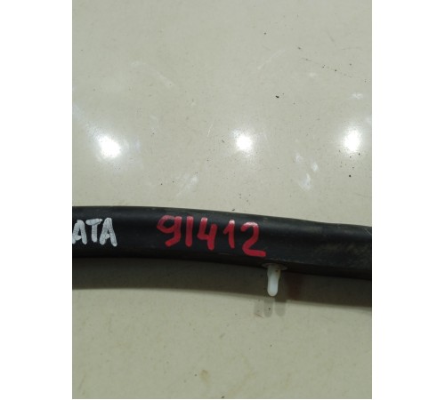 Уплотнитель капота