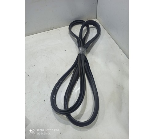 Уплотнитель двери(передний правый)