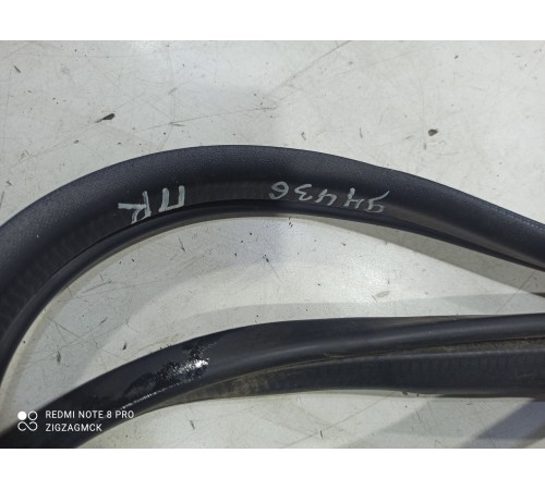 Уплотнитель двери(передний правый)