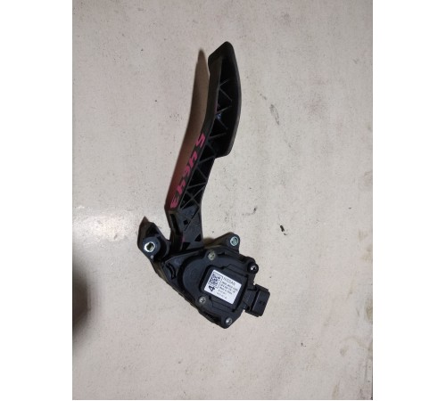 Педаль акселератора