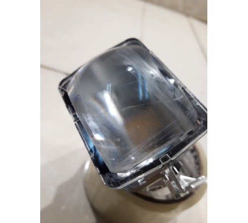 Линза фары (передняя правая)