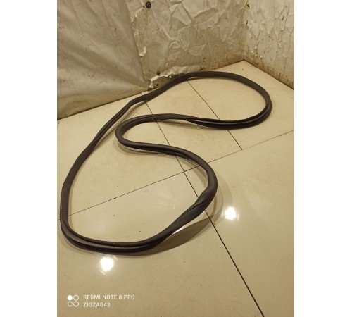 Уплотнитель двери(задний правый)