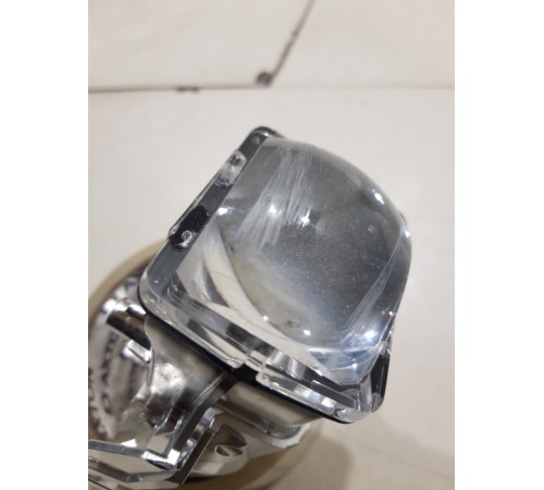 Линза фары (передняя правая)