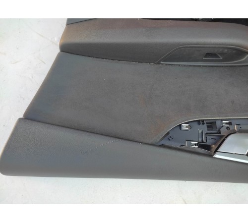 Обшивка двери (передняя, правая)