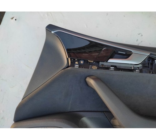 Обшивка двери (передняя, правая)