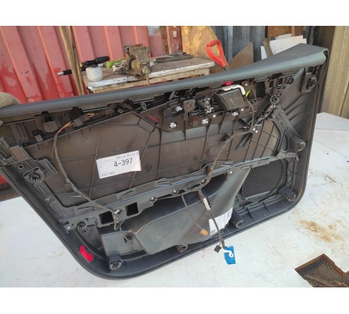 Обшивка двери (передняя, правая)