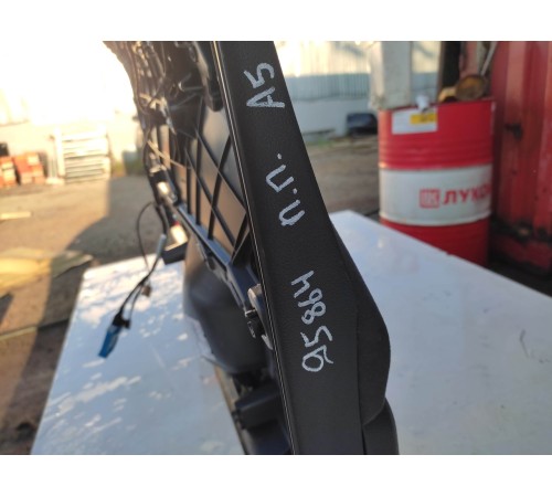 Обшивка двери (передняя, правая)