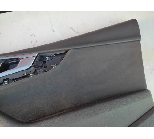 Обшивка двери (передняя, правая)