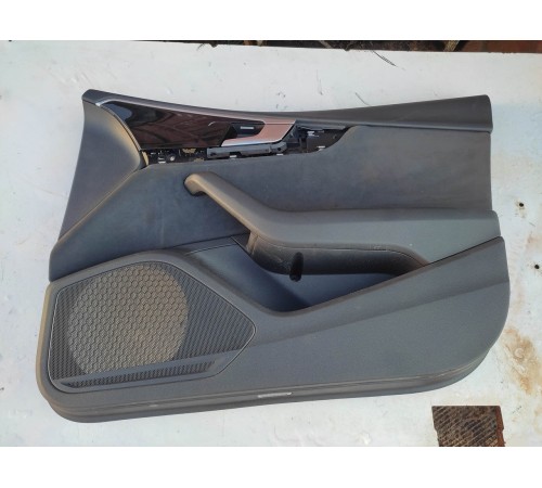 Обшивка двери (передняя, правая)