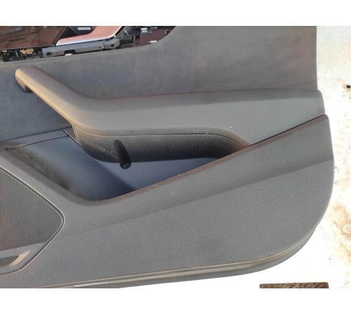 Обшивка двери (передняя, правая)