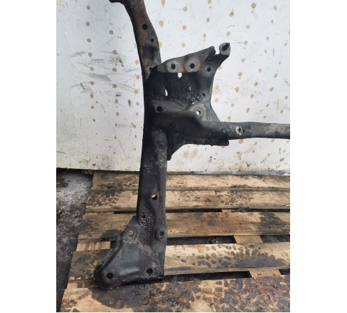 Балка подвески передняя (подрамник)