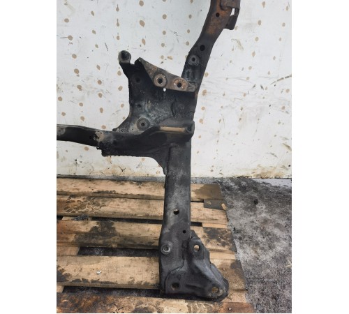 Балка подвески передняя (подрамник)