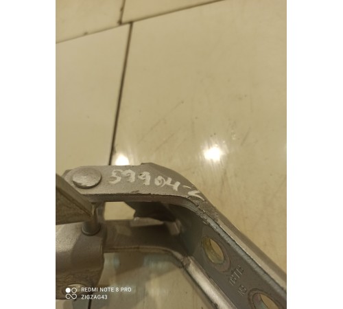 Петля двери (передняя, правая, нижняя)