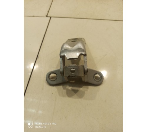 Петля двери (передняя, правая, нижняя)