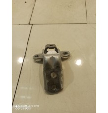 Петля двери (передняя, правая, нижняя)