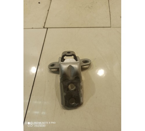 Петля двери (передняя, правая, нижняя)