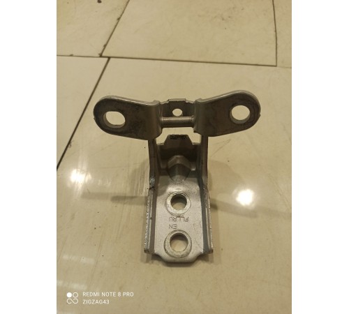 Петля двери (передняя, правая, нижняя)