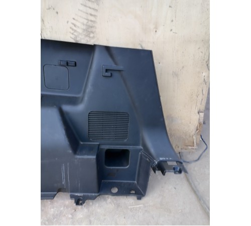 Обшивка багажника правая 