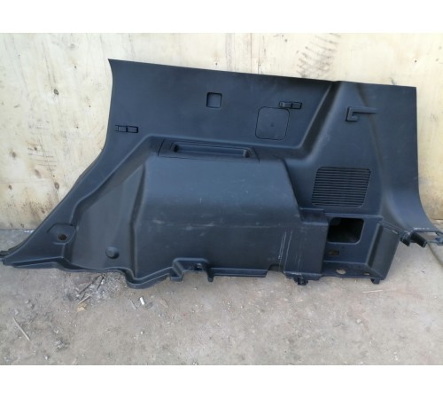 Обшивка багажника правая 