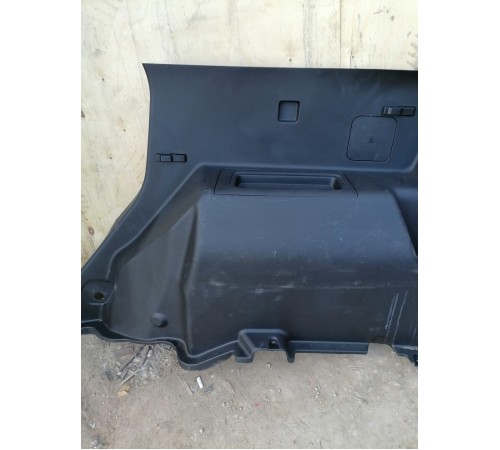 Обшивка багажника правая 
