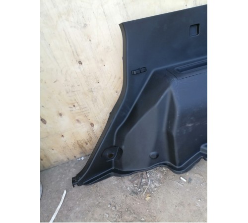 Обшивка багажника правая 