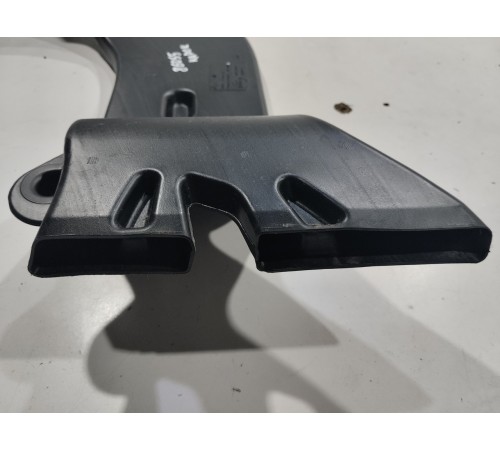 Воздуховод (правый) 