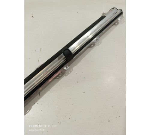 Шторка солнцезащитная задняя правая