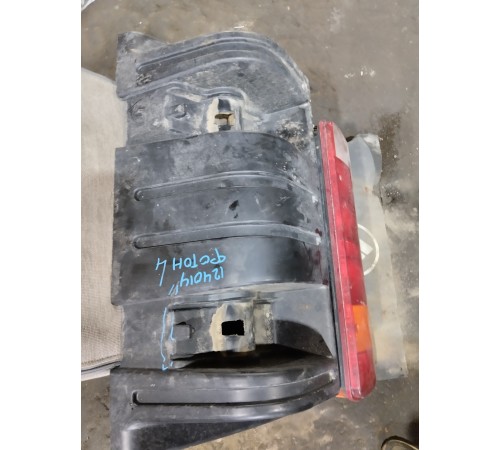 Задний брызговик в сборе с фонарем левый