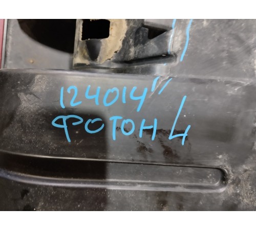 Задний брызговик в сборе с фонарем левый