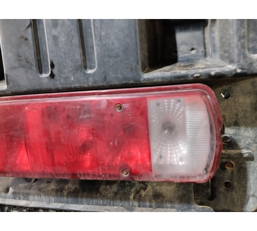 Задний брызговик в сборе с фонарем левый