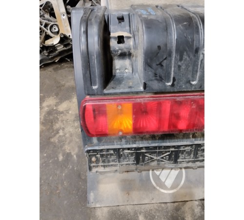 Задний брызговик в сборе с фонарем левый
