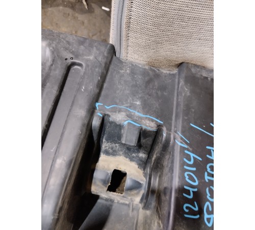 Задний брызговик в сборе с фонарем левый