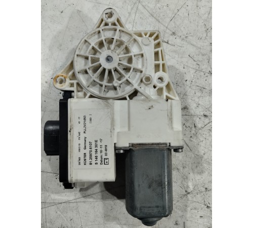 Моторчик стеклоподъемника левый