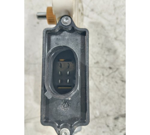 Моторчик стеклоподъемника левый