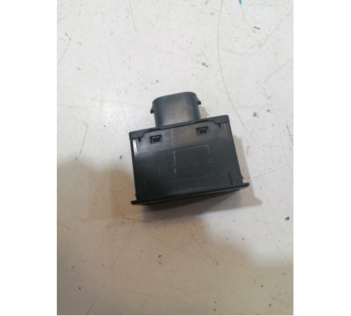 Кнопка закрывания багажника