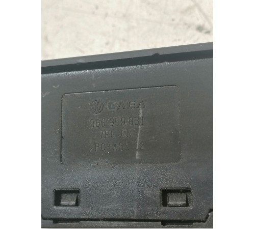 Кнопка закрывания багажника