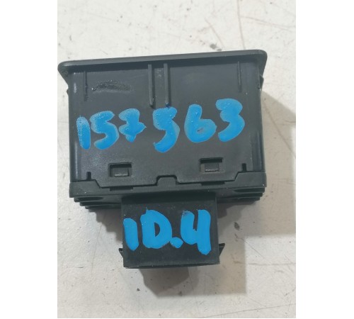 Кнопка закрывания багажника