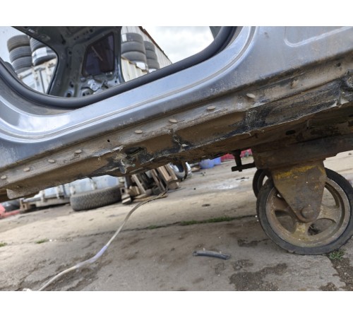 Порог со стойкой правый