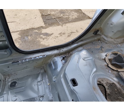 Порог со стойкой правый