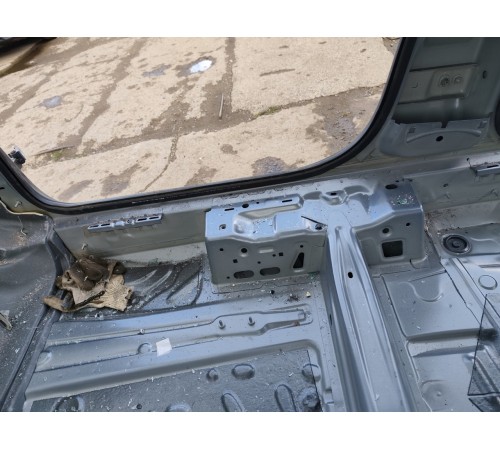 Порог со стойкой правый