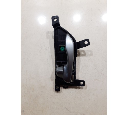 Ручка двери (задняя левая внутренняя)