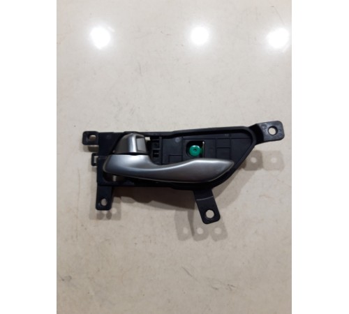 Ручка двери (задняя левая внутренняя)