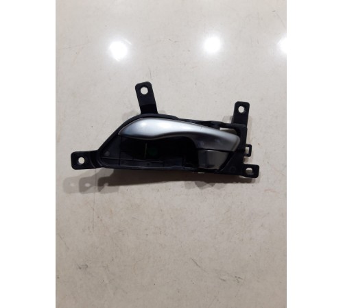 Ручка двери (задняя левая внутренняя)