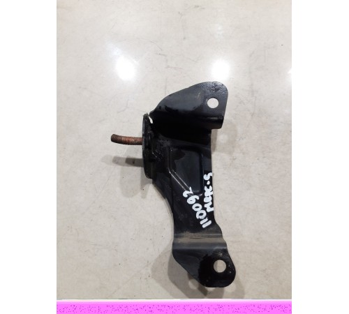 Кронштейн топливного бака