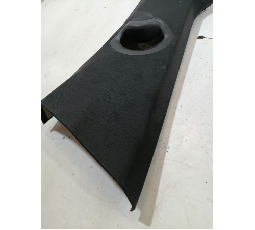 Обшивка центральной стойки левая верхняя