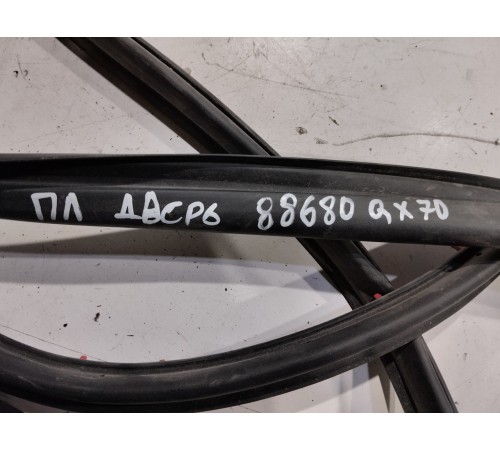 Уплотнитель двери(передний левый)