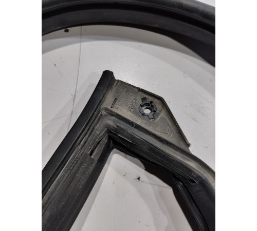 Уплотнитель двери(передний левый)