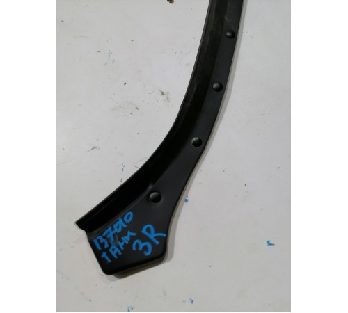 Уплотнитель двери задний левый